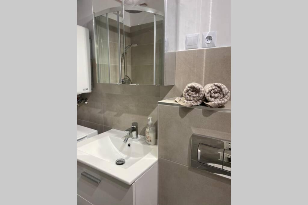 Modern Studio Apartment At Park&Stadium Near City Center Katowice Extérieur photo